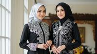Model Gamis Batik Hitam Putih Simple Elegan Tren 2025. Foto: Gemini