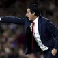 Pelatih Arsenal, Unai Emery menginstruksikan pemainnya saat bertanding melawan Nottingham Forest pada babak ketiga Piala Liga Inggris musim 2019-2020 di Stadion Emirates di London (24/9/2019). The Gunners masih akan menunggu lawan di babak keempat. (AP Photo/Steven Paston)