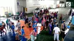 Ratusan warga Pulau Sebesi dievakuasi. Mereka diangkut menggunakan kapal roro.