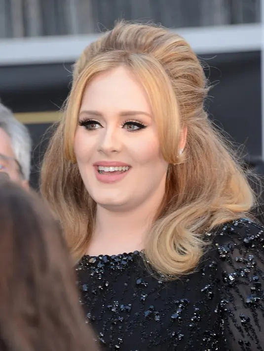 Jika benar Adele akan berpindah dan menetap di London untuk selamanya bersama suami dan anak laki-lakinya, maka tak sedikit penggemarnya yang akan kembali bersedih dan kecewaa setelah konser yang dibatalkan. (AFP/Bintang.com)