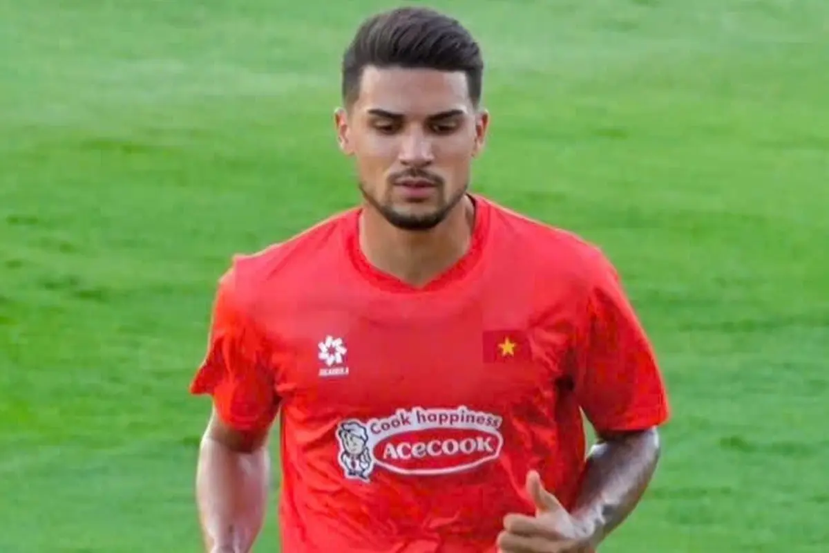 Hendrio - Timnas Vietnam