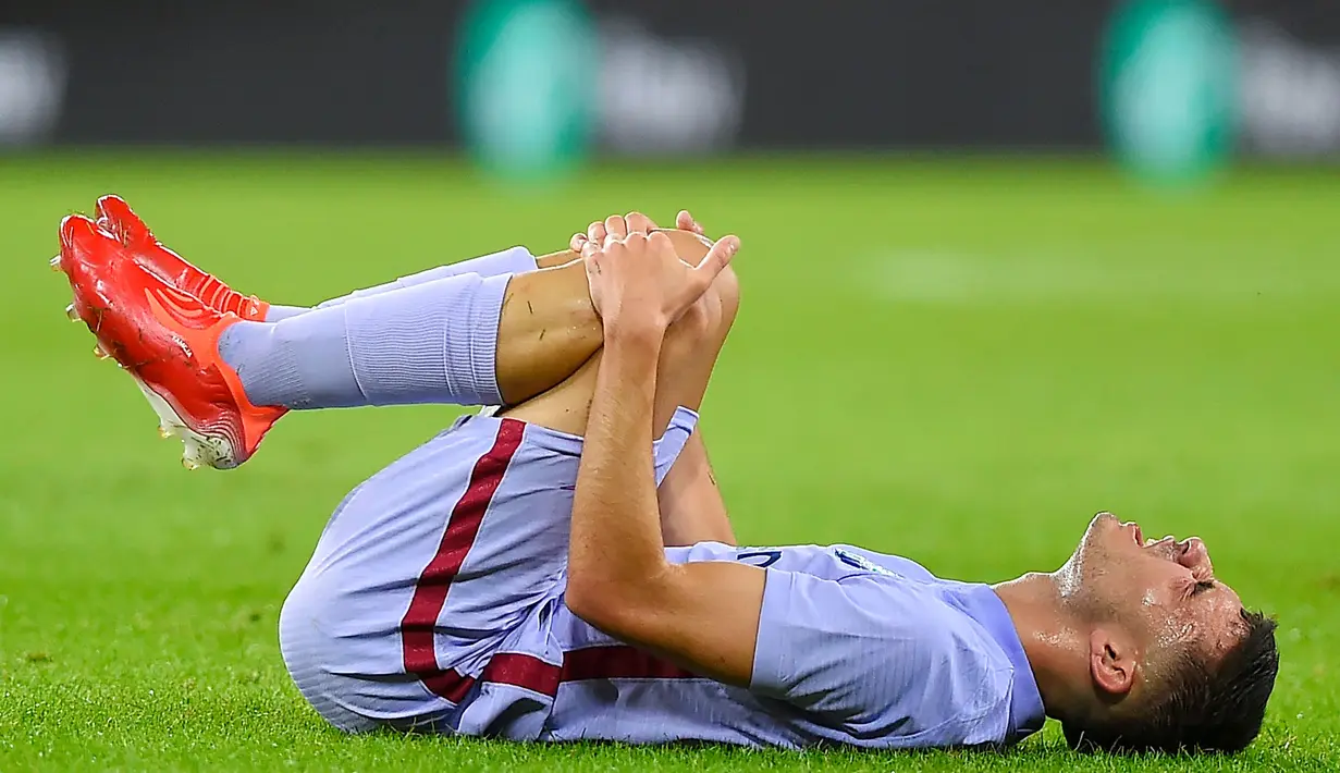 Pedri - Gelandang muda enerjik ini merupakan salah satu aset berharga Barcelona saat ini. Kendati demikian, Pedri hanya memperoleh gaji sebesar 34 ribu pounds per pekan. Jika Barca tidak menaikan gajinya, Pedri bisa saja berpaling ke klub lain. (AFP/Ander Gillenea)