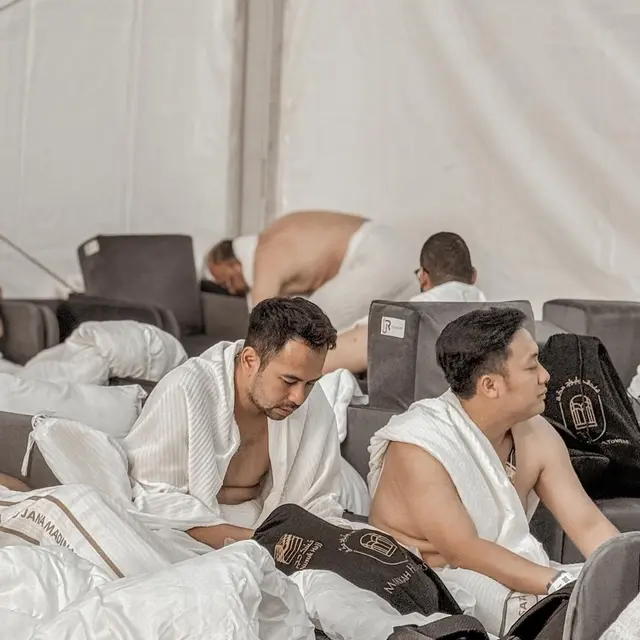 Raffi Ahmad dan keluarga lakoni ibadah haji (Instagram/raffinagita1717)