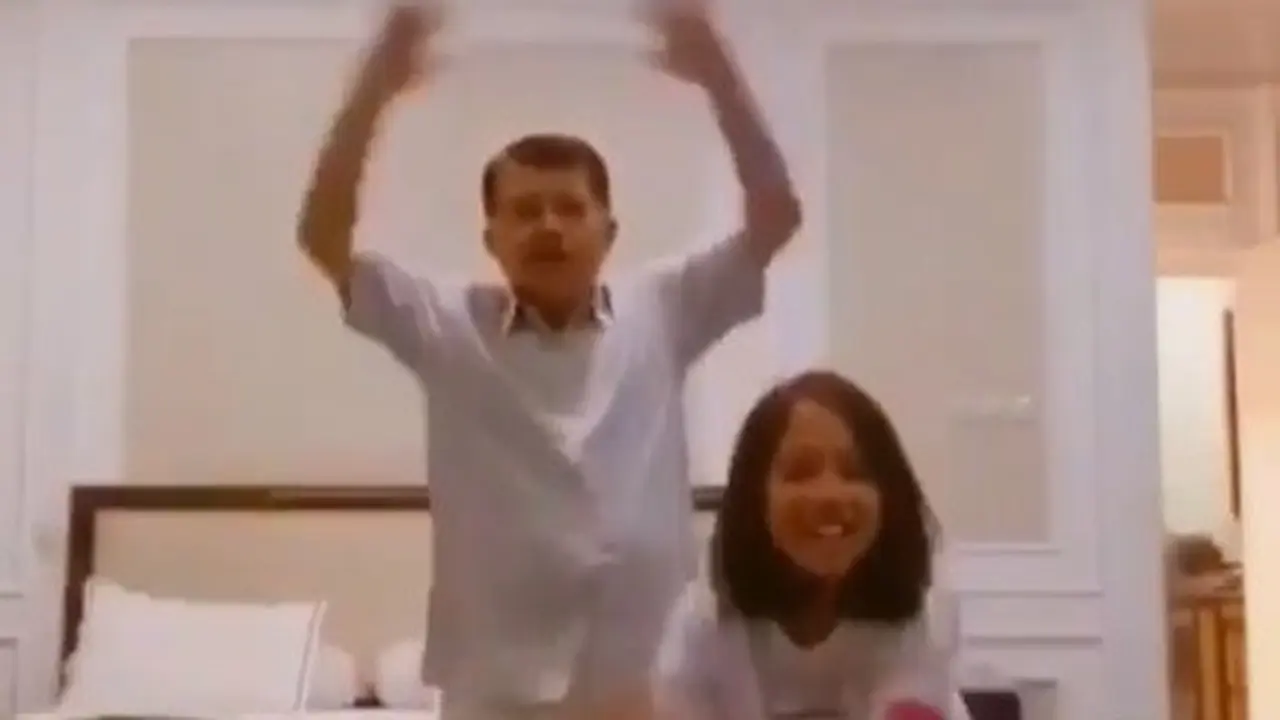 Jusuf Kalla joget Tik Tok (foto: @husainabdullah1)