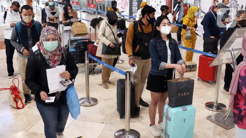 FOTO: Libur Panjang, Bandara Soetta Dipenuhi Penumpang