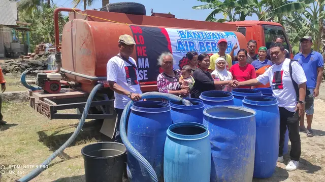 Bolone Mase Cilacap menyalurkan bantuan air bersih ke wilayah terdampak kekeringan parah. (Foto: Liputan6.com/Istimewa)