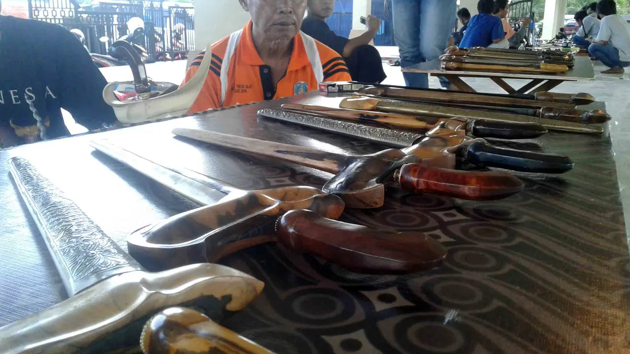 Pagelaran Keris Pusaka di Bawah Bulan Purnama Ponorogo