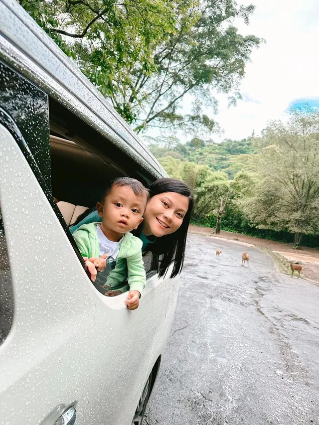 Potret Selebgram Hanum Mega Momong Anak Tanpa Suami