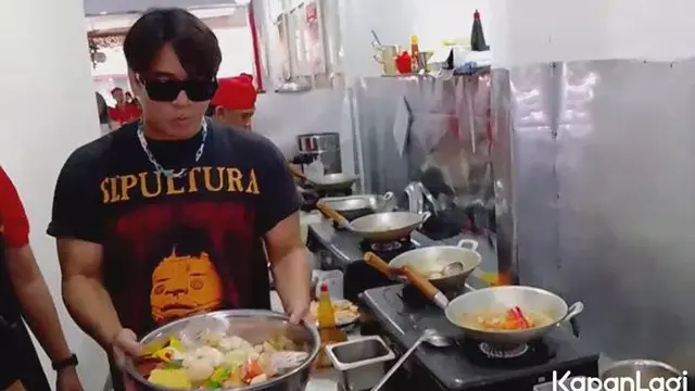 Billy Syahputra Jualan Seblak
