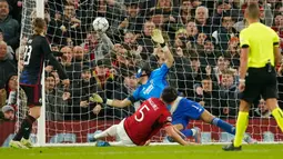 Manchester United (MU) menyelamatkan tiga poin saat menang 1-0 atas FC Copenhagen pada matchday ketiga Grup A Liga Champions. Satu-satunya gol MU dicetak oleh Harry Maguire pada menit ke-72. (AP Photo/Dave Thompson)