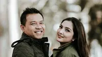 Tidak hanya bertemu, Ashanty dan Anang pun sempat berfoto dengan orang nomor satu di Indonesia saat ini. Pasangan suami istri ini begitu bahagia bisa berjumpa dengan Bapak Jokowi. (Instagram/Ashanty_ash)