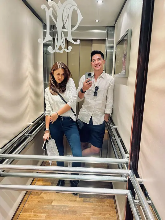 Nana mengatakan bahwa Andrew White selalu memberikan aura positif [Instagram/nanamirdad_]