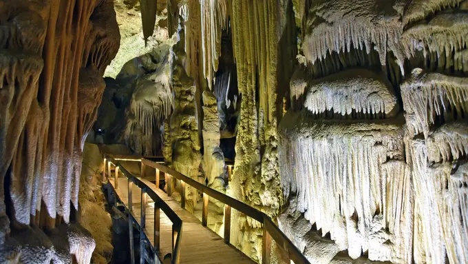 Ini 6 Gua yang Harus Masuk Bucket List-mu