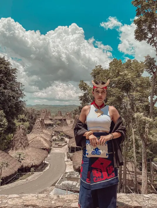Luna Maya di Sumba (Instagram/lunamaya)