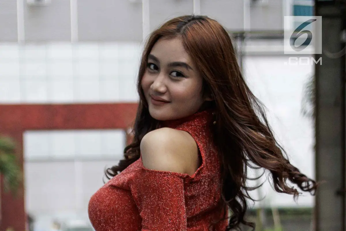 Pose Pamela Safitri yang Bikin Para Pria Lemas