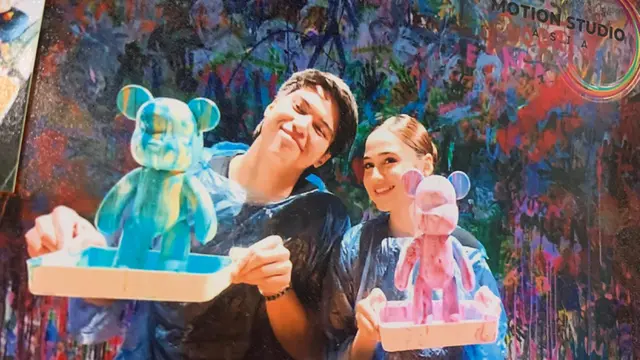 El Rumi dan Syifa Hadju mencoba Be-Brick painting