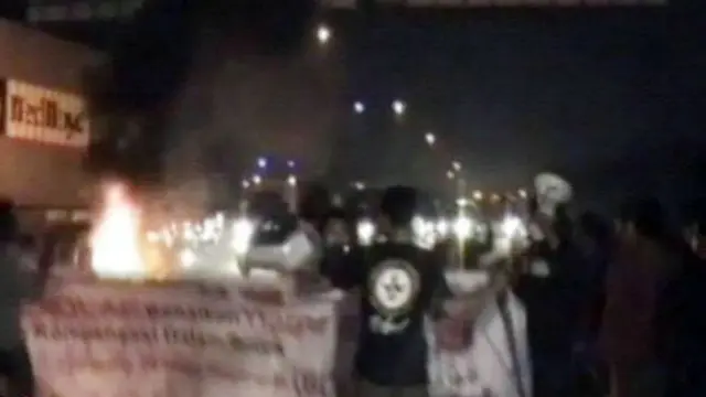 Tolak BBM Naik, Mahasiswa Tutup Tol Jakarta-Cikampek