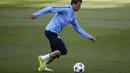 Mario Mandzukic berlatih dribble jelang melakoni pertandingan gengsi tinggi kontra Real Madrid (REUTERS/Juan Medina)