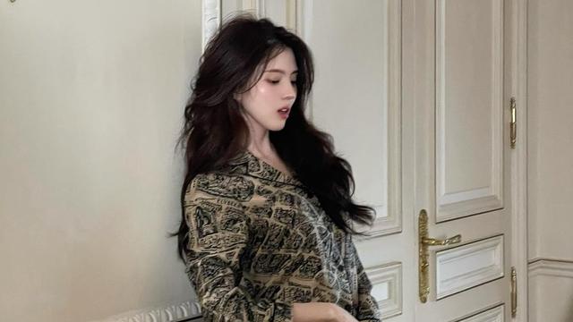 Pertemuan Han So Hee dengan Natalie Portman di 'DIOR's Paris Fashion Show'   (@xeesoxee)