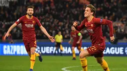 Perayaan gol kedua Nicolo Zaniolo pada leg 1, 16 besar Liga Champions yang berlangsung di stadion Olimpico, Roma, Rabu (13/2). AS Roma menang 2-1 atas FC Porto. (AFP/Andreas Solaro)