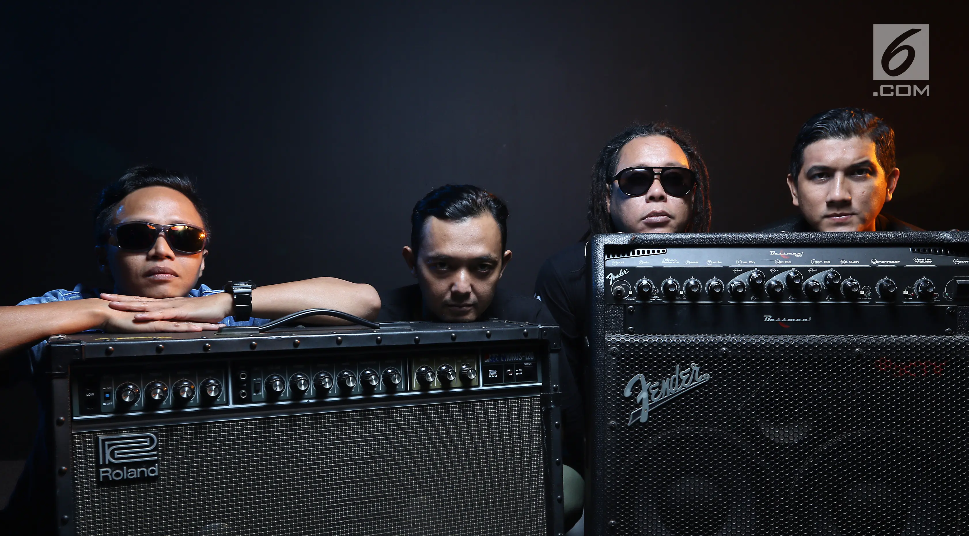 Personel band Naff saat sesi foto di studio , SCTV Tower, Jakarta, Jumat (24/8). (/Fatkhur Rozaq)