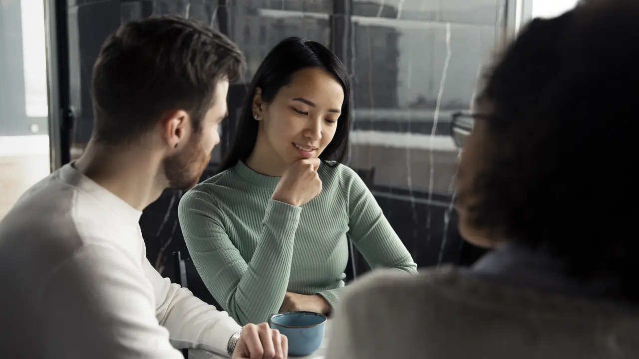 Jarang Overthinking! Ini 5 Zodiak yang Hidupnya Santai dan Mengalir - 2