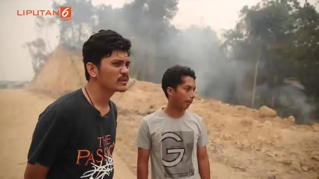 Tim Liputan6.com mencoba masuk ke dalam hutan yang masih terbakar. Sebuah jawaban mengejutkan didapat dari warga. "Ada sebagian orang yang iseng membakar lahan sampai kayak gini," terang penduduk di salah satu komplek di Samarinda, Kalimantan Timur