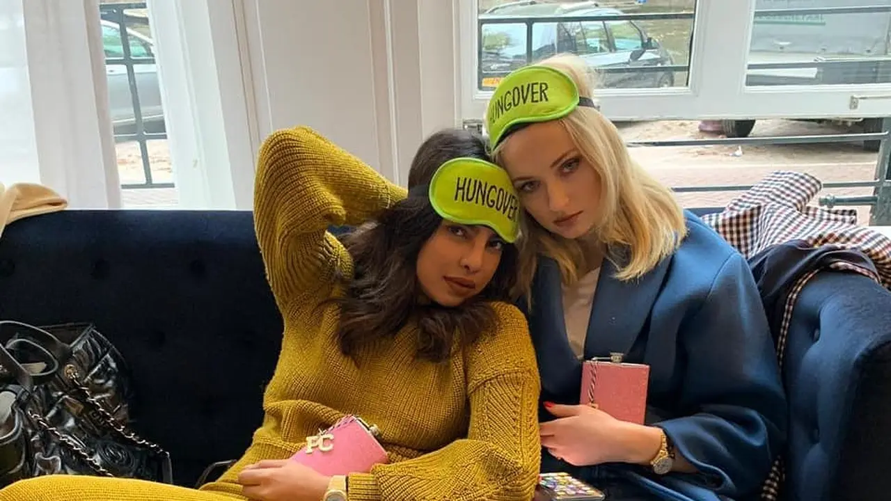 Priyanka Chopra dan Sophie Turner