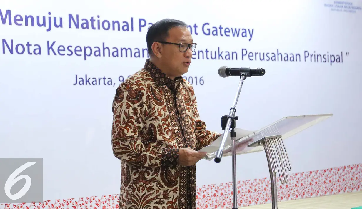 Gubernur BI Agus Martowardojo memberikan sambutan sebelum MoU sinergi pembentukan perusahaan prinsipal, Jakarta, Jumat (9/9). Pembentukan tersebut guna mendorong efisiensi biaya transaksi. (Liputan6.com/Angga Yuniar)