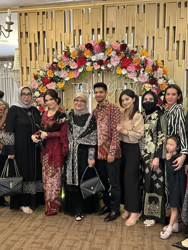 8 Potret Lamaran Yusuf Adik Zaskia dan Shireen Sungkar, Siap Lepas Status Duda