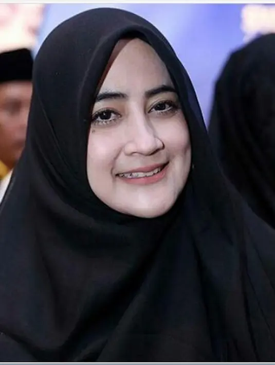 Umi Pipik juga menolak dengan tegas saat produser minta membuka cadarnya saat menjalani promo filmnya Surga Pun Ikut Menangis. Film yang mulai tayang 26 Oktober itu di garap sutradara Hasto Broto itu diproduksi Wisya Sinema. (Instagram/umi.pipik)