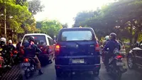 Awal pekan pagi ini lalu lintas Jakarta terpantau padat di beberapa titik ruas jalan protokol.