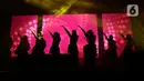 Aksi enerjik personil JKT48 memeriahkan hari pertama Festival6. (Liputan6.com/Helmi Fithriansyah)
