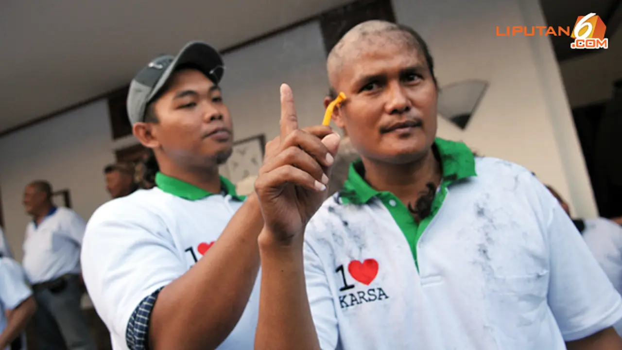 Pegawai Pria Dibotaki