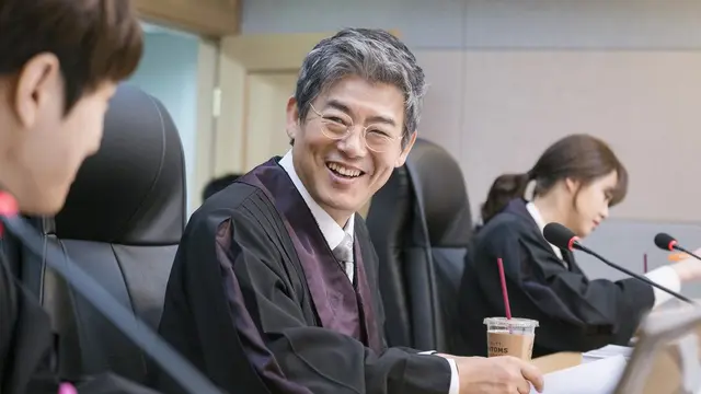 Sung Dong Il dalam Miss Hammurabi (Twitter/ @jtbclove)