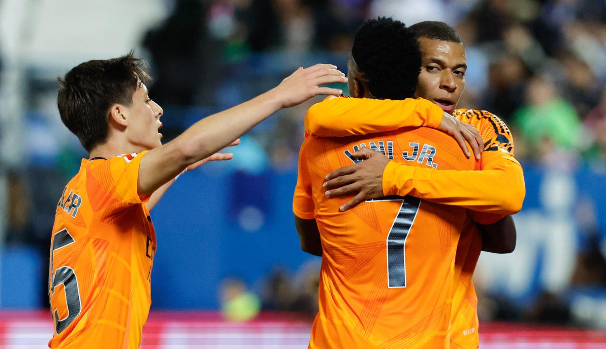 Kylian Mbappe akhirnya mencatatkan namanya lagi di papan skor untuk Real Madrid setelah empat pertandingan tanpa gol di semua kompetisi. Bomber asal Prancis itu membuka skor dalam kemenangan 3-0 Los Blancos atas Leganes. (AFP/Oscar Del Pozo)