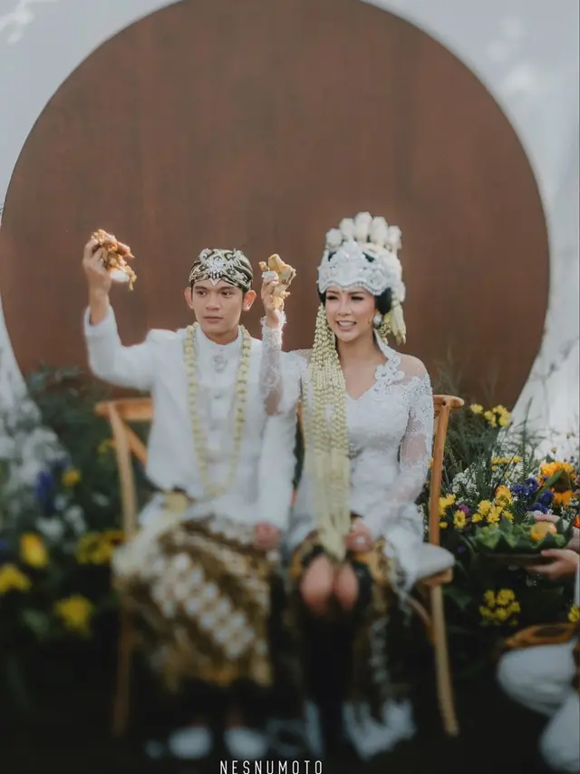 7 Detail Pernikahan Dea Rizkita Berkonsep Adat Sunda dan Modern, Curi Perhatian