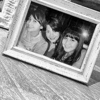 Caca Tengker adik Nagita Slavina genap berusia 34 tahun pada 3 Mei 2023. Pada hari spesialnya, perempuan dua orang anak itu mendapatkan kejutan ultah dari orang-orang tercinta. Berikut beberapa potret transformasi Caca yang cantik memesona meski tak muda lagi. [Instagram/rieta_amilia]