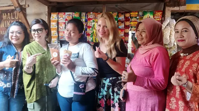 Poto bersama penerima program YCAB Foundation