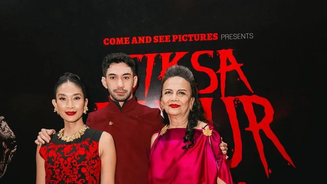 Tampilan Pemain Siksa Kubur saat Gala Premier. [@armanfebryan]