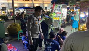 Polisi berhasil menemukan anak yang terpisah dari orang tuanya saat berwisata di Kota Tua, Tamansari, Jakarta Barat, Jumat (26/12/2025). (Antara)