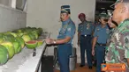Citizen6, Surabaya: Di idampingi Wakil Komandan Kobangdikal, Brigjen TNI Marinir P. Verry Kunto, Inspektur dan Para Direrktur Kobangdikal lainnya, Dankobangdikal sidak dapur umum Puslatdiksarmil, Selasa (31/7). (Pengirim: Penkobangdikal).