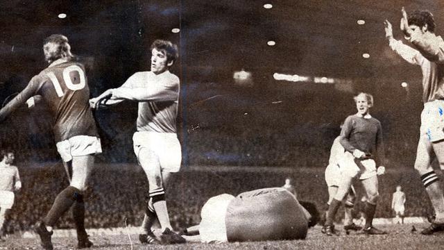 Hitler, Perang Dunia, dan Awal Cerita Rivalitas MU-City ...