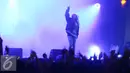 Aksi penyanyi asal Korea Selatan, Lee-Chae Rin alias CL di We The Fest 2016 di Parkir Timur Senayan, Jakarta, Sabtu (13/8). Kehadiran CL membuat panggung WTF semakin panas. (Liputan6.com/Herman Zakharia)