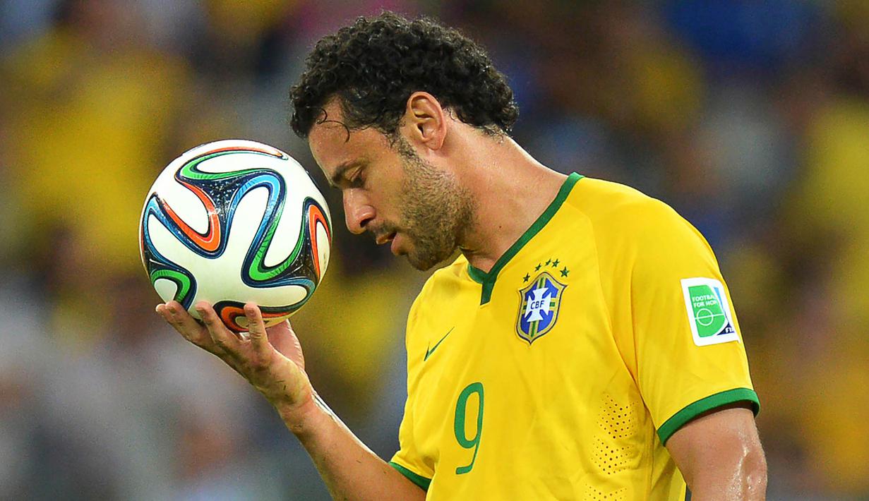 Striker Brasil, Fred, dirumorkan menjadi incaran dari klub Liga 1, Barito Putera. Mantan bomber Lyon tersebut diisukan akan merapat ke Indonesia pada bursa transfer jelang putaran kedua Liga 1 2017. (EPA/Thomas Eisenhuth)