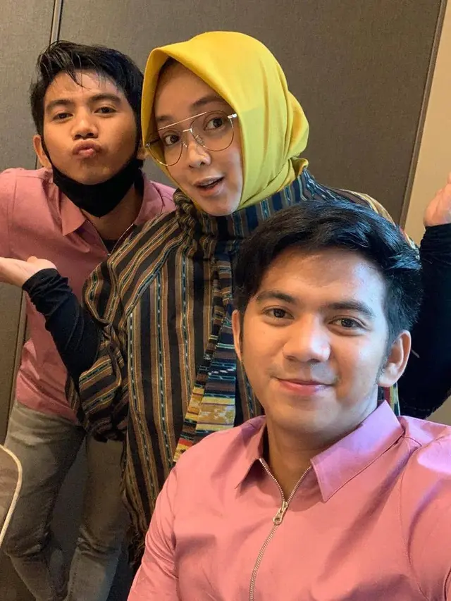 10  Potret Kenangan Rina Guanwan Bareng Selebriti Sebelum Meninggal, Dikenal Ramah