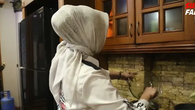 6 Momen Nathalie Holscher Bikin Makanan Buat Ferdi, Rela Masak Jam 1 Malam
