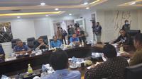 Suasana audiensi antara Menpora Zainudin Amali dan perwakilan PT LIB di Lantai 10 Gedung Kemenpora, Jakarta Pusat, Jumat (18/11/2022) siang. (Bola.com/Hery Kurniawan)