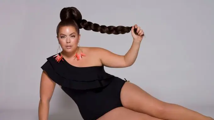 Wow, Lima model gembrot ini sungguh hot!