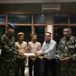 Dua orang begal ditangkap oleh anggota Polisi Militer TNI AD